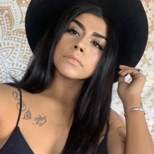 Meet your Posher, Leticia